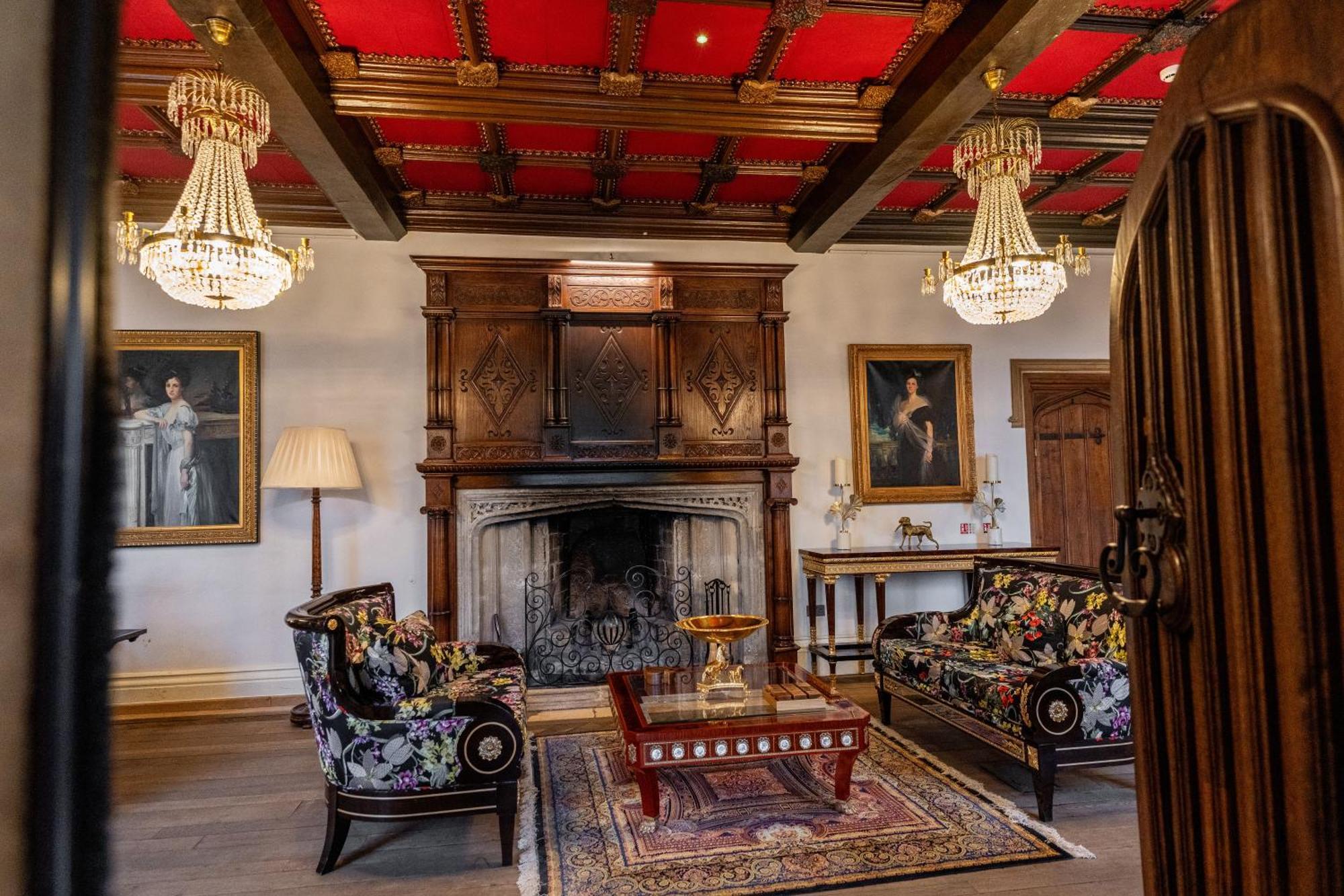 Weston Manor Hotel Екстер'єр фото