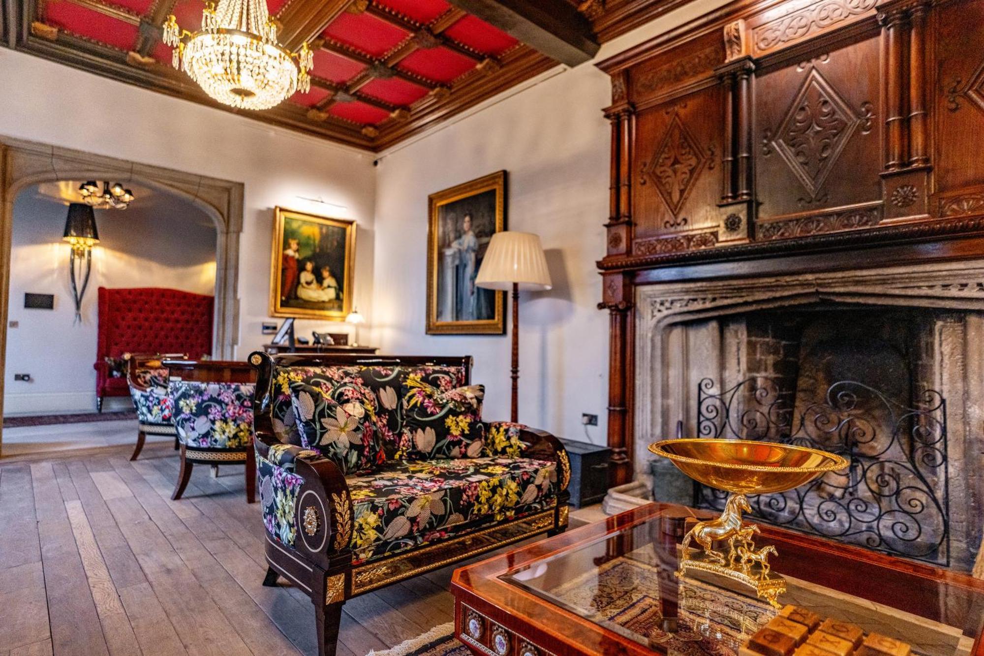 Weston Manor Hotel Екстер'єр фото