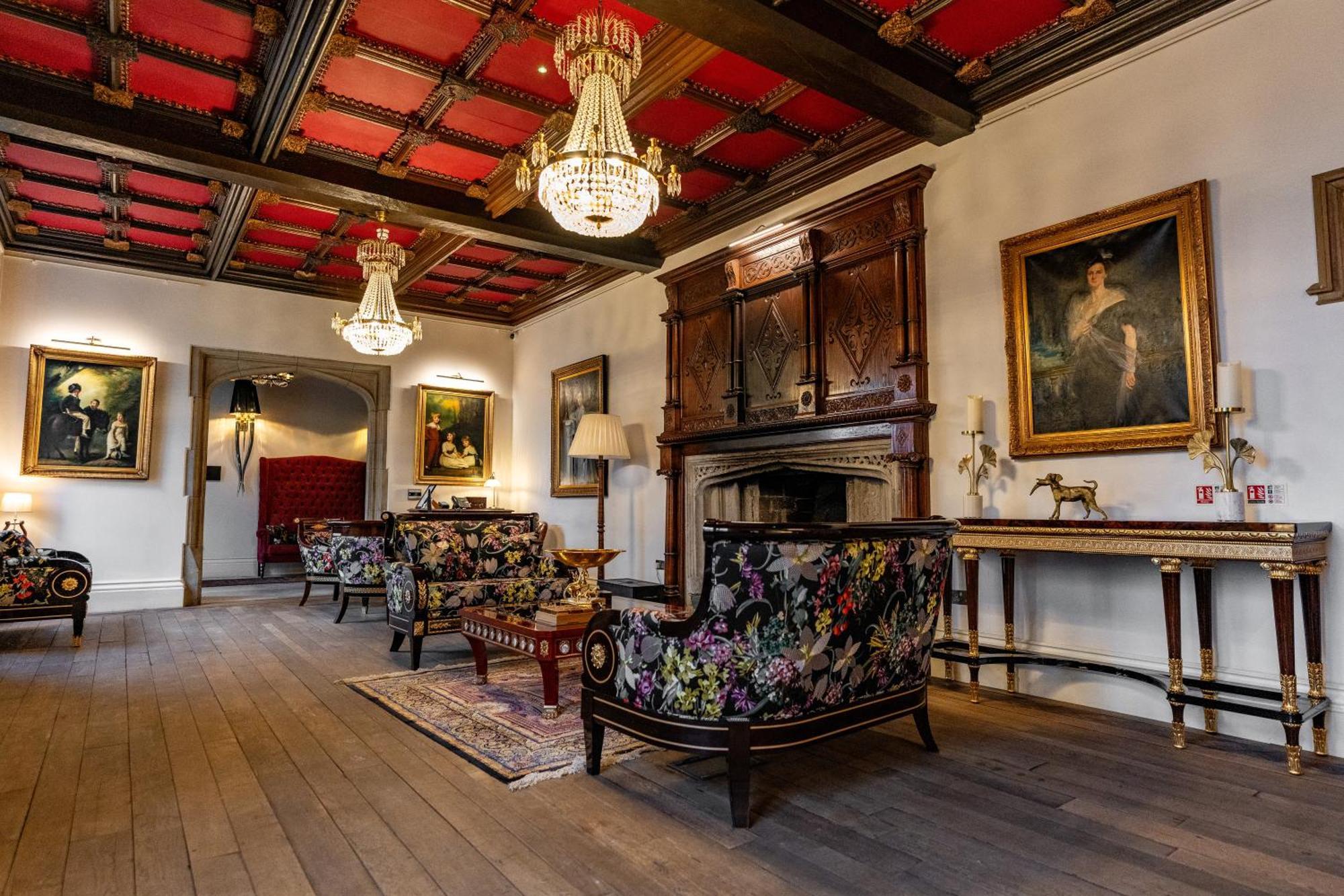 Weston Manor Hotel Екстер'єр фото