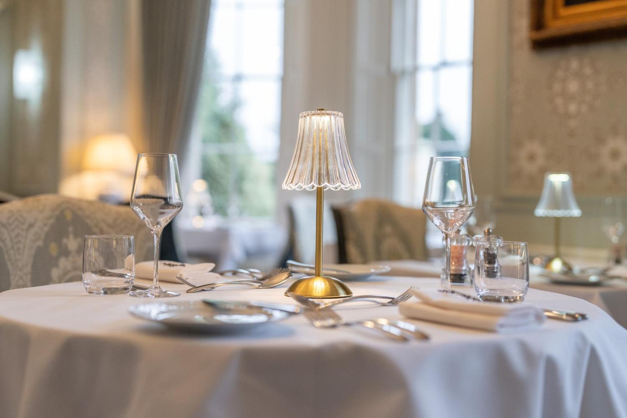 Weston Manor Hotel Екстер'єр фото