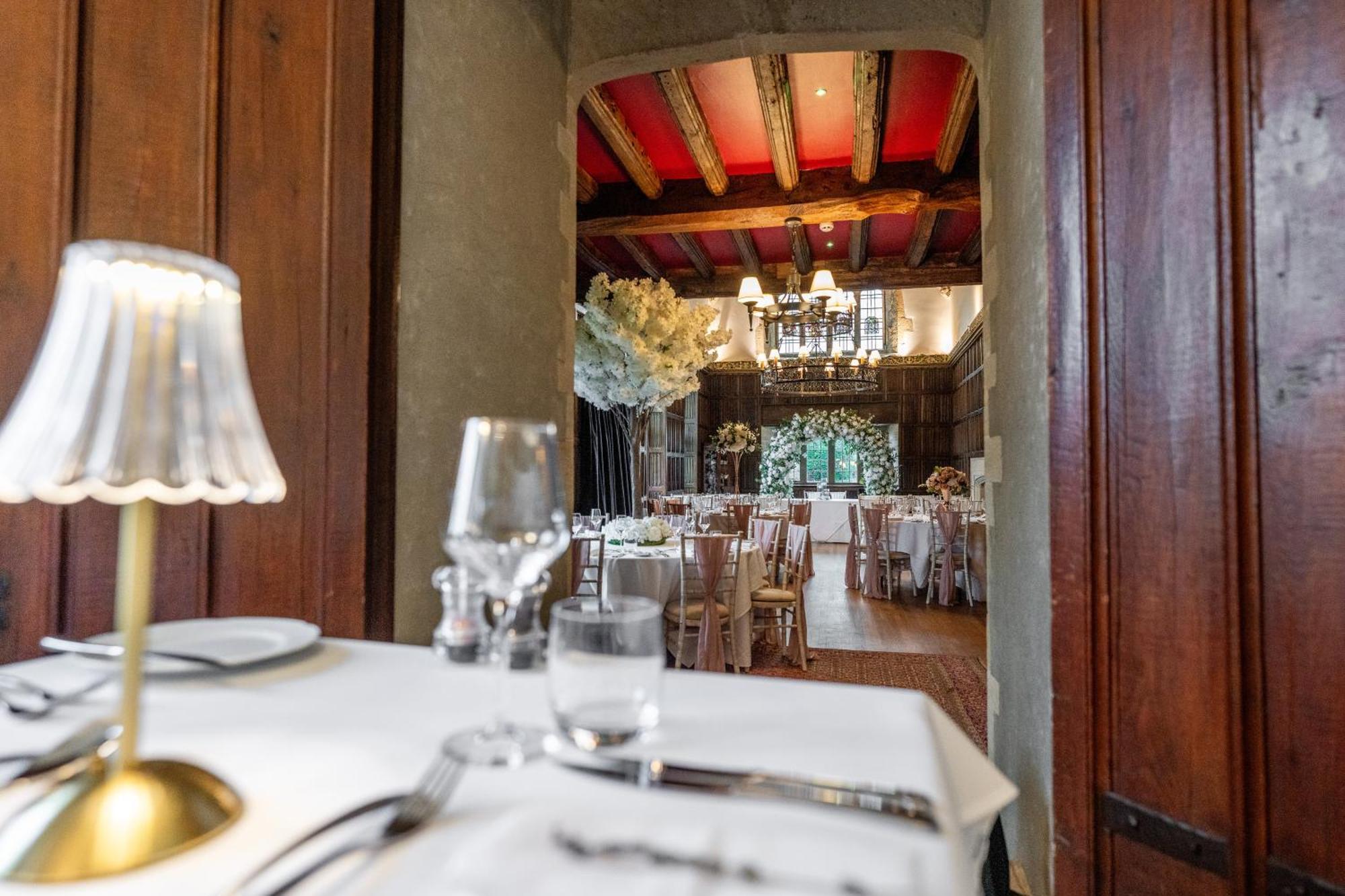 Weston Manor Hotel Екстер'єр фото