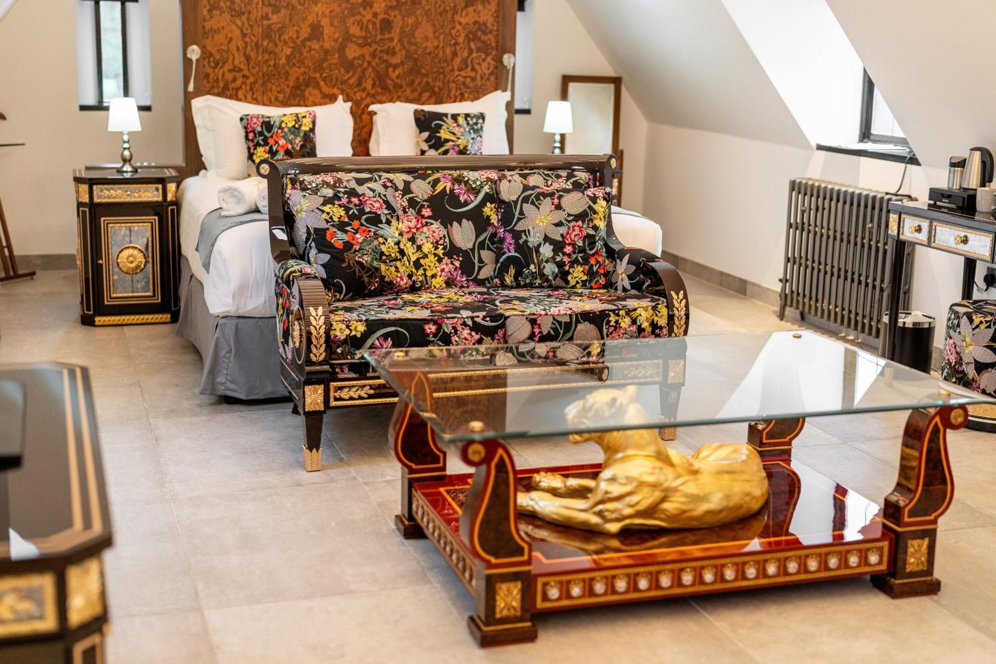 Weston Manor Hotel Екстер'єр фото