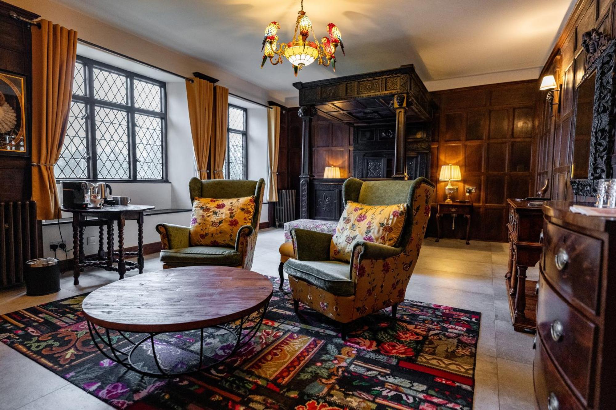 Weston Manor Hotel Екстер'єр фото