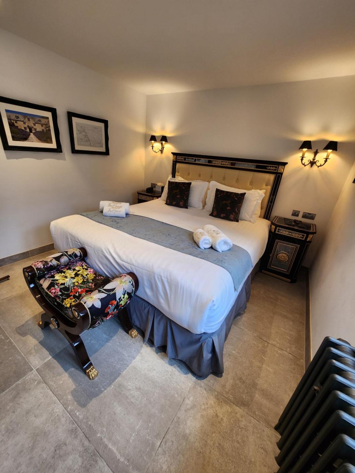 Weston Manor Hotel Екстер'єр фото