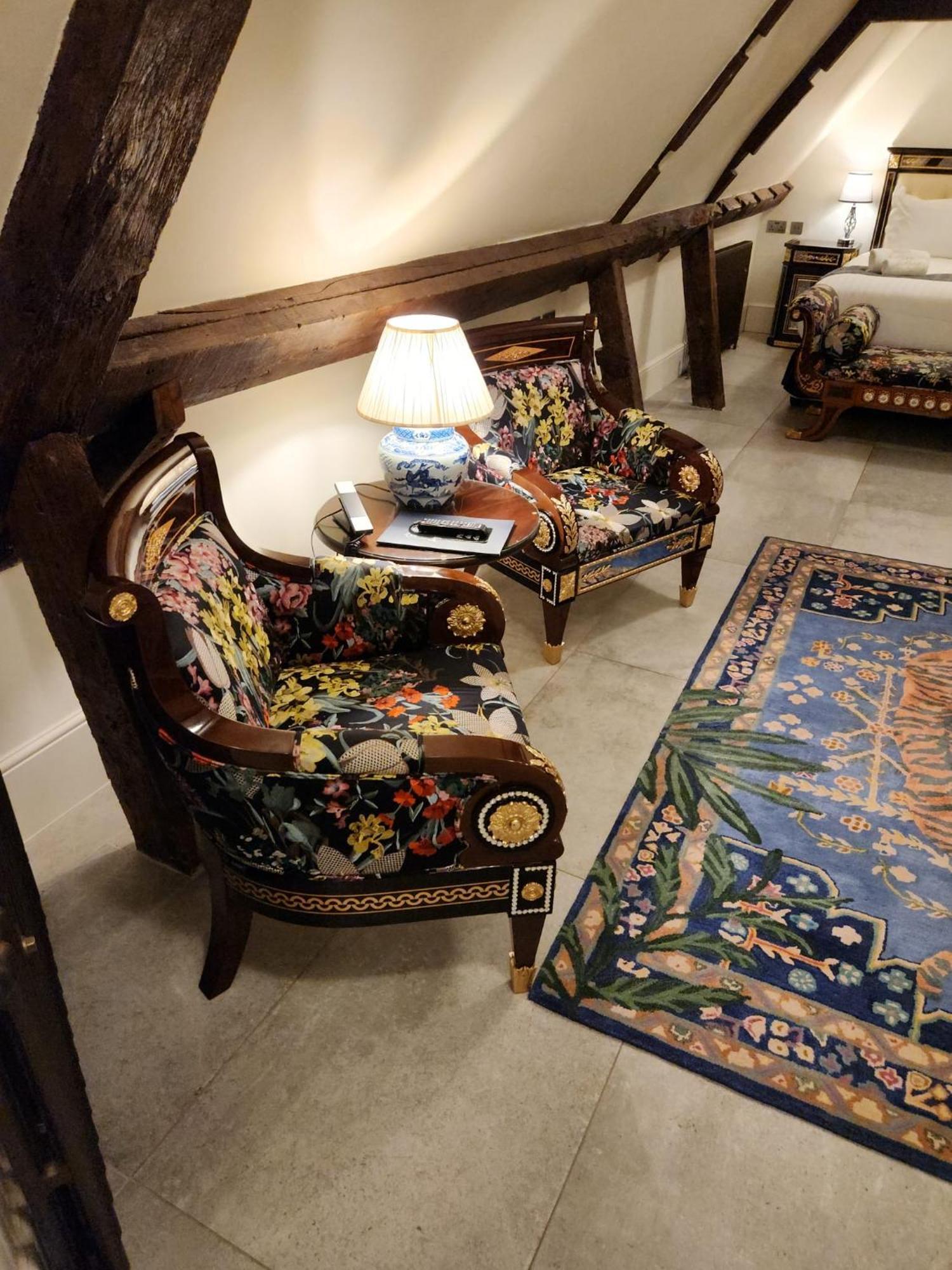 Weston Manor Hotel Екстер'єр фото